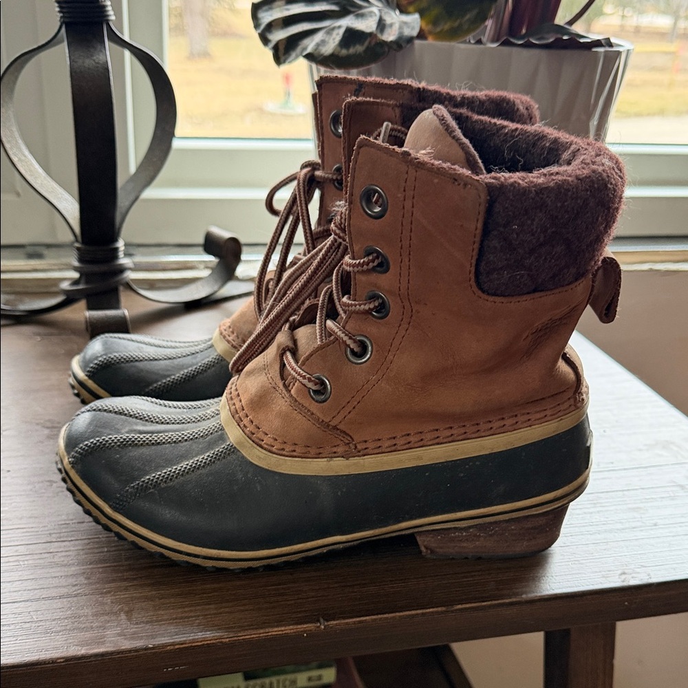 Sorel Tan and Black Lace-Up Boots